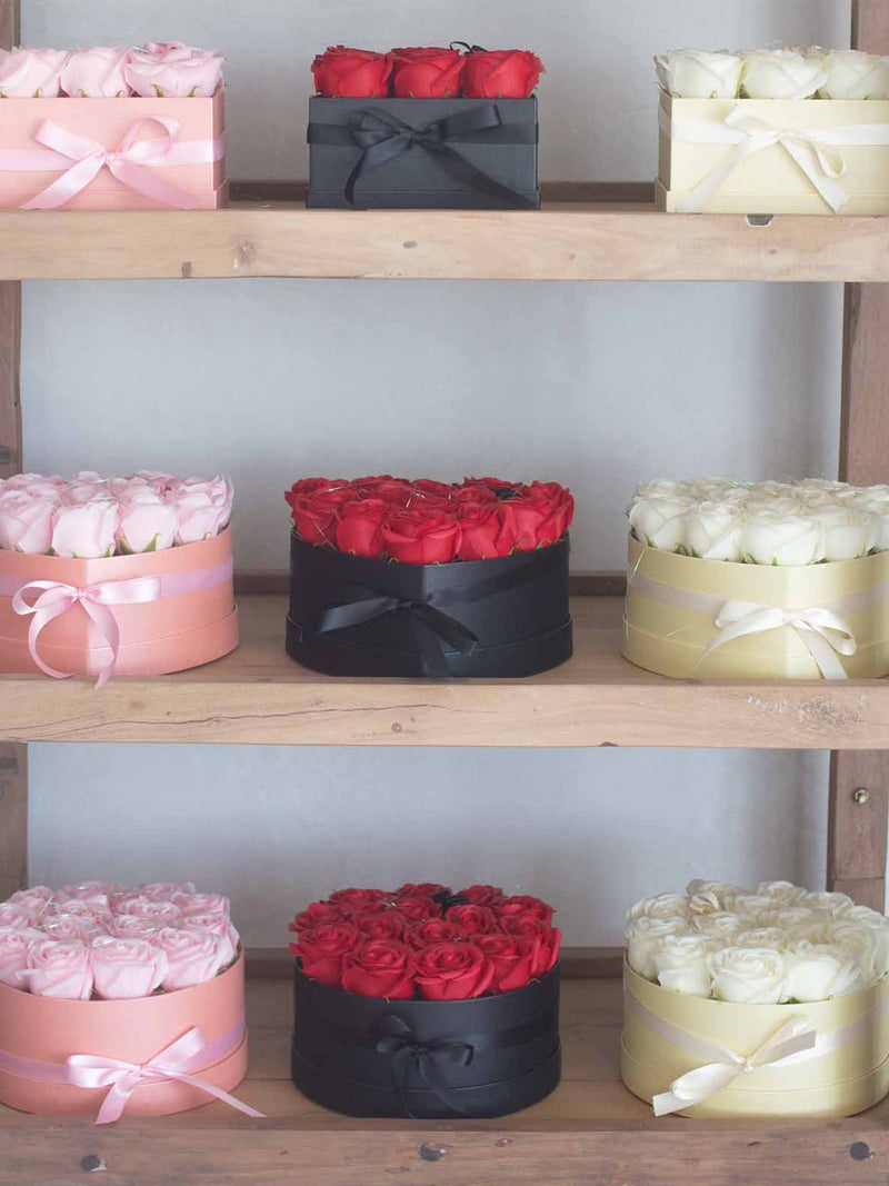 Coffret Cadeau Carré 9 Roses de Savon Rouges