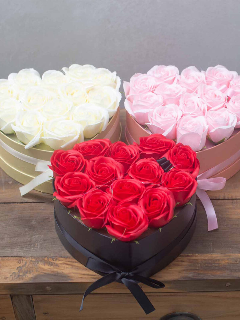 Grand Coffret Cadeau Coeur 13 Roses de Savon Roses