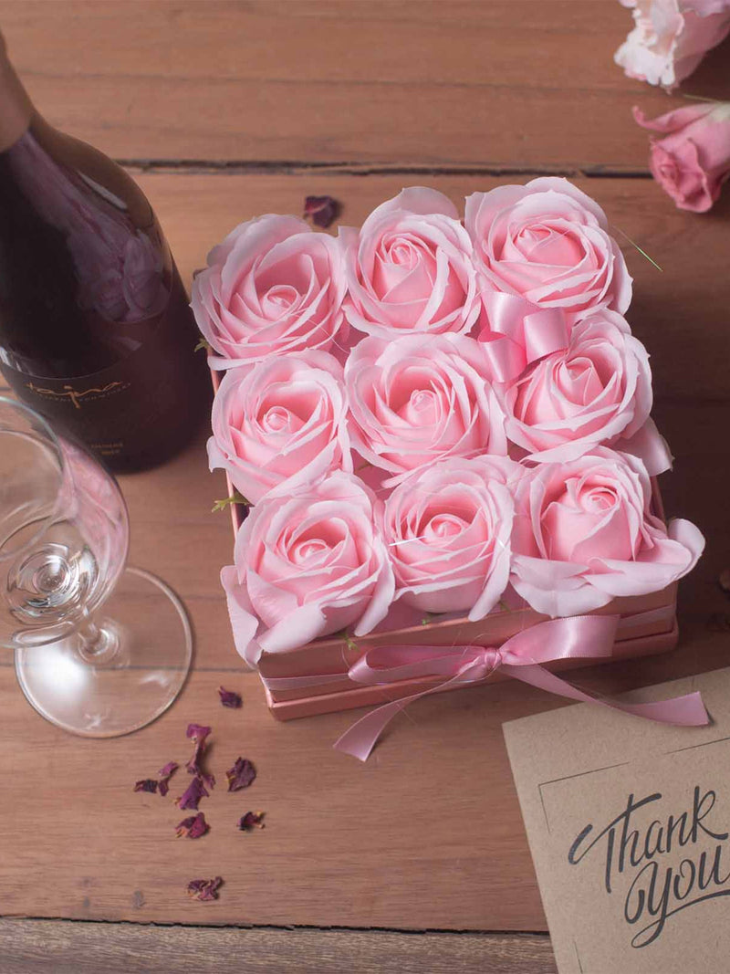 Coffret Cadeau Carré 9 Roses de Savon Roses