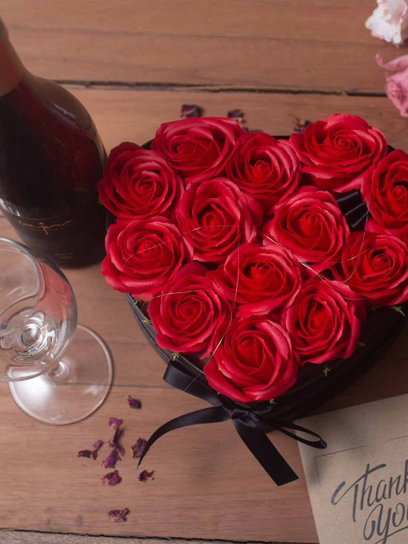 Grand Coffret Cadeau Coeur 13 Roses de Savon Rouges